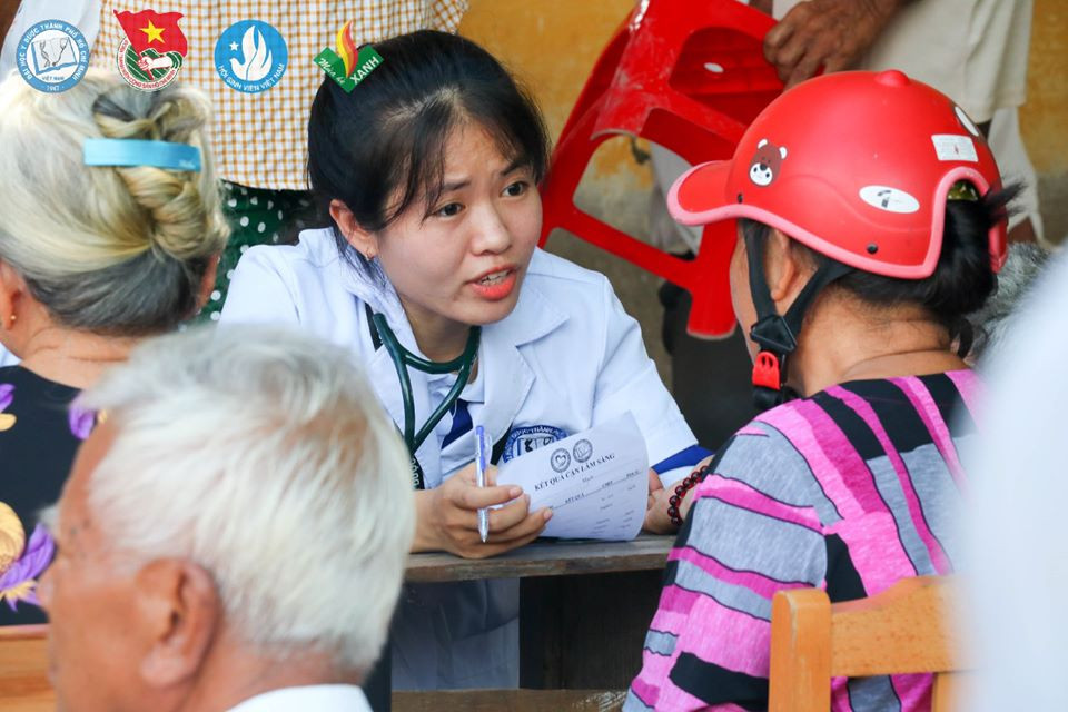 Sinh viên tình nguyện ĐH Y - Dược TP. HCM khám, phát thuốc miễn phí cho người dân Bến Tre ảnh 13