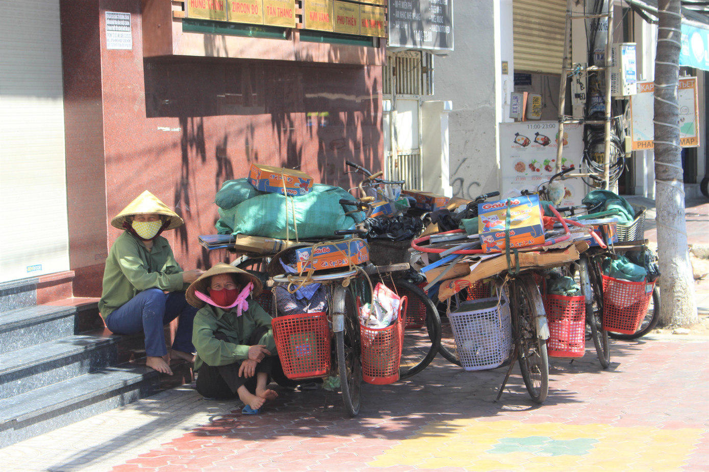 Hội Thiện nguyện Phan Thiết tặng nhiều phần quà cho bà con lao động nghèo ảnh 9