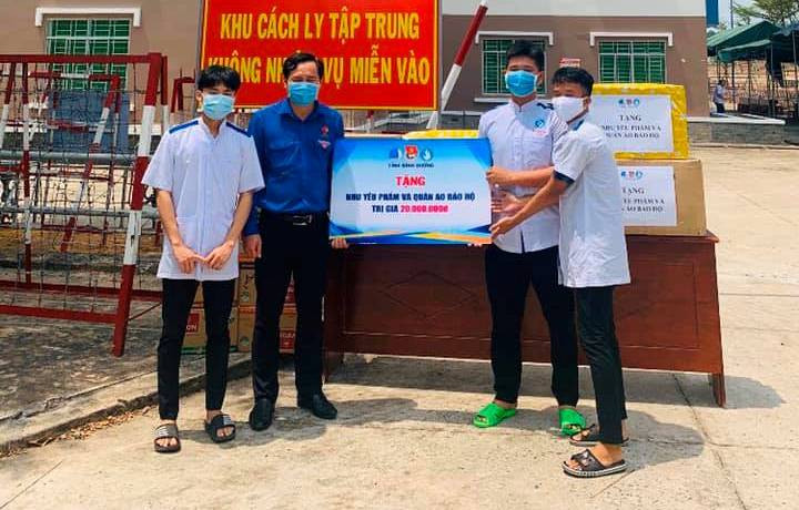 Thăm và tặng quà cho 47 sinh viên Bình Dương đang ở tuyến đầu chống dịch ảnh 1