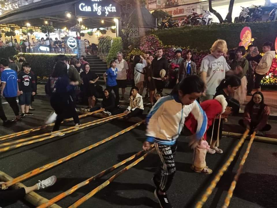 Gây quỹ tình nguyện bằng các trò chơi dân gian ảnh 3