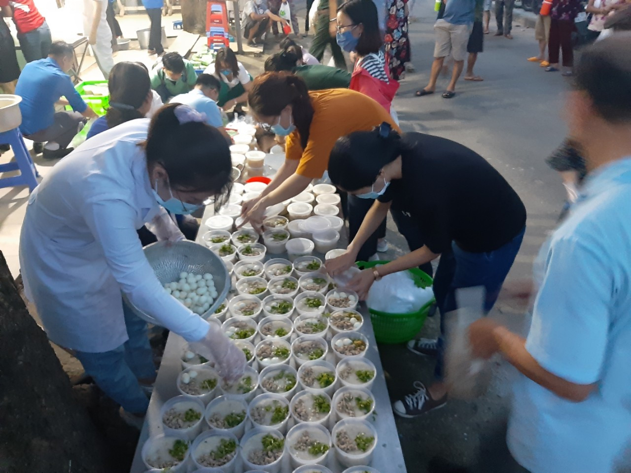 Những suất cháo nghĩa tình ảnh 5