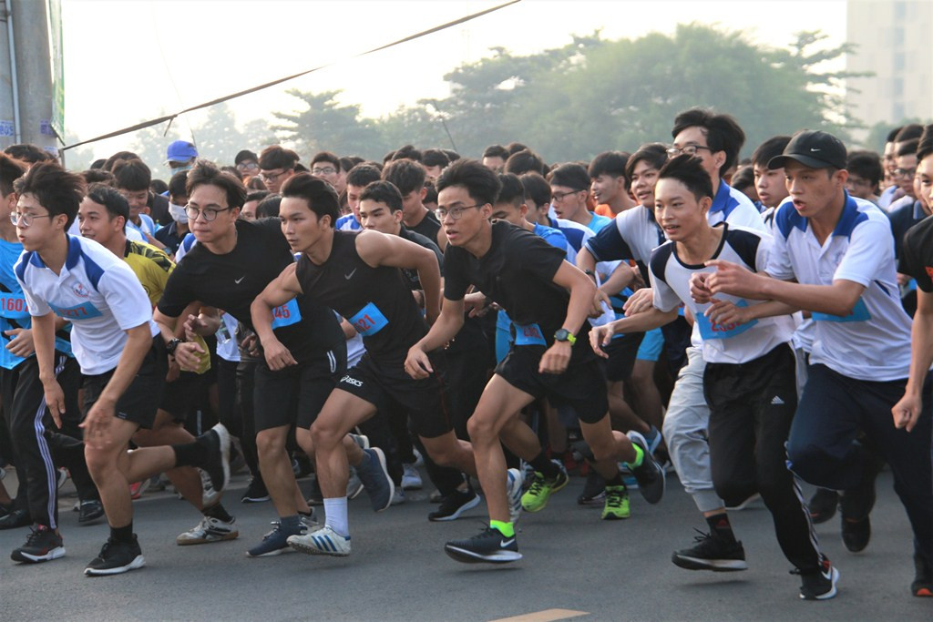 Những khoảnh khắc “bùng nổ” trong “Ngày hội tân sinh viên năm 2020” ảnh 4
