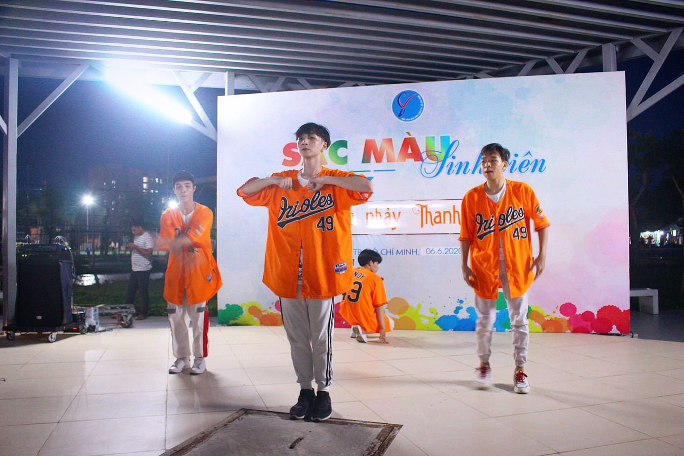 Sôi động sân chơi văn nghệ cuối tuần “Sắc màu sinh viên” ảnh 9