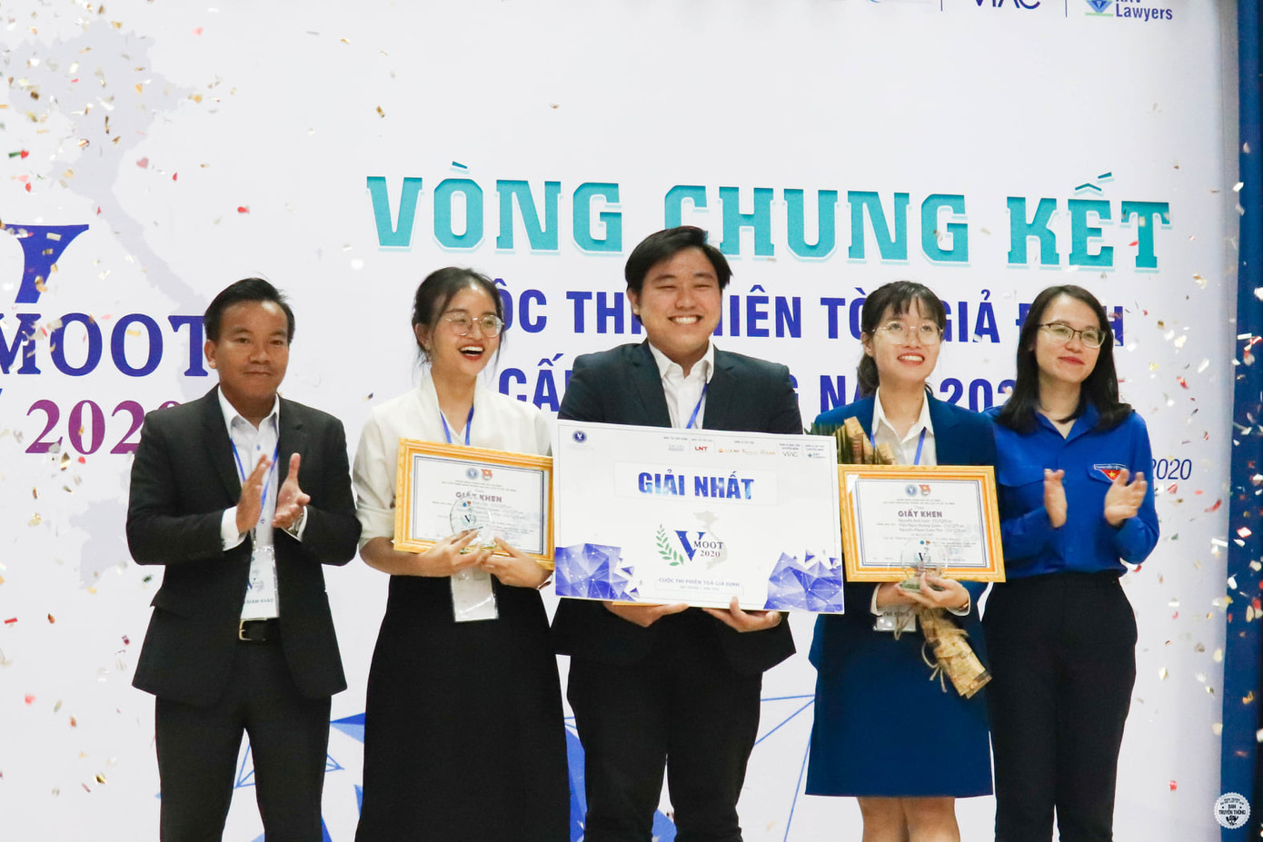Tìm ra Quán quân “Phiên tòa giả định - VMoot 2020” ảnh 1