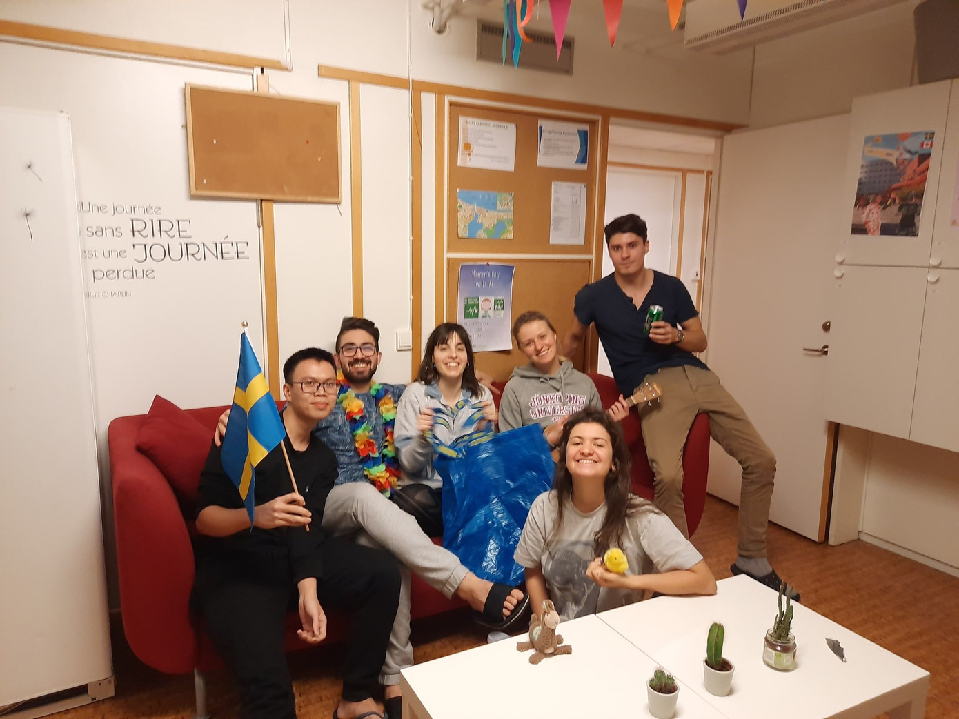 Mình đã sống chung với đại dịch COVID-19 tại Thụy Điển như thế nào? ảnh 1