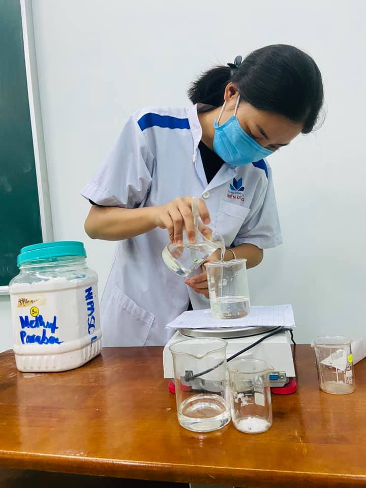 Làm dung dịch sát khuẩn cho chương trình “Thanh niên tình nguyện Hè 2020” ảnh 5