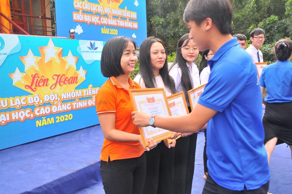 Sôi nổi “Liên hoan các CLB, đội, nhóm tiếng Anh tỉnh Đồng Nai“ ảnh 11