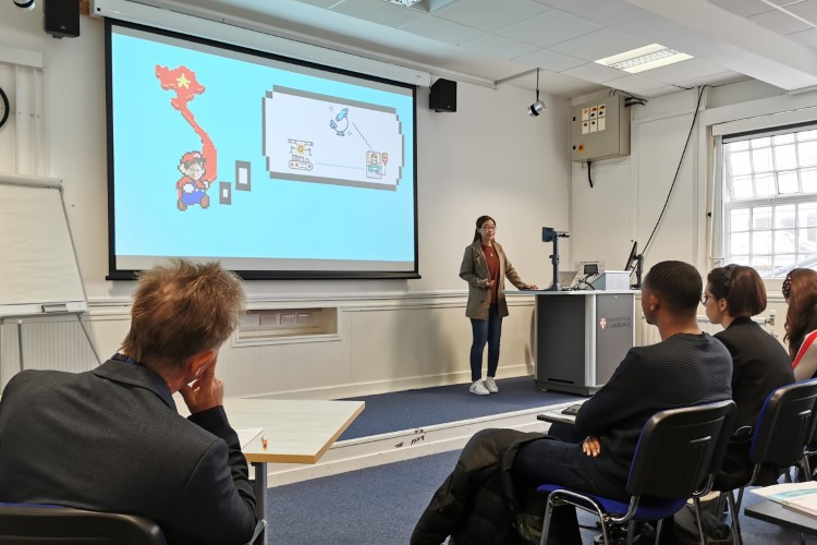 Nữ du học sinh Việt Nam gây chú ý với khóa luận "thời sự" về COVID-19 ảnh 5