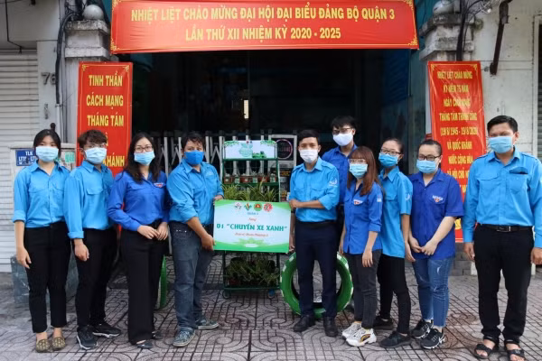 Các bạn trẻ cùng hưởng ứng chiến dịch “Thành phố xanh” ảnh 6