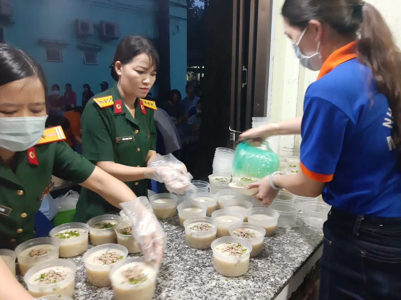 Những suất cháo nghĩa tình ảnh 3