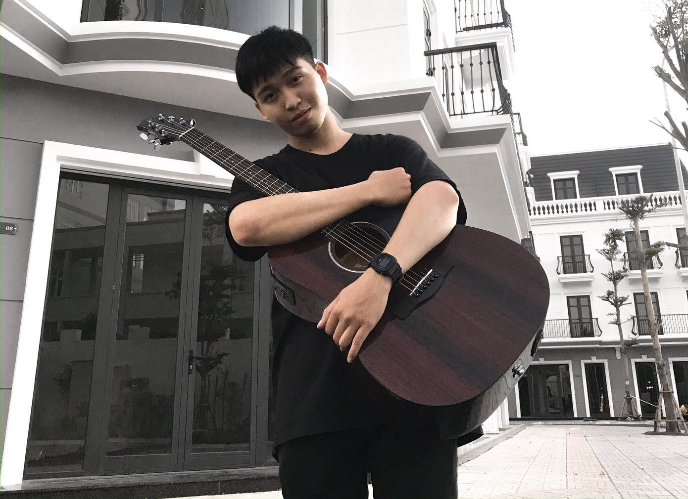 Chàng tiếp viên xe buýt điển trai mê sáng tác nhạc ảnh 1