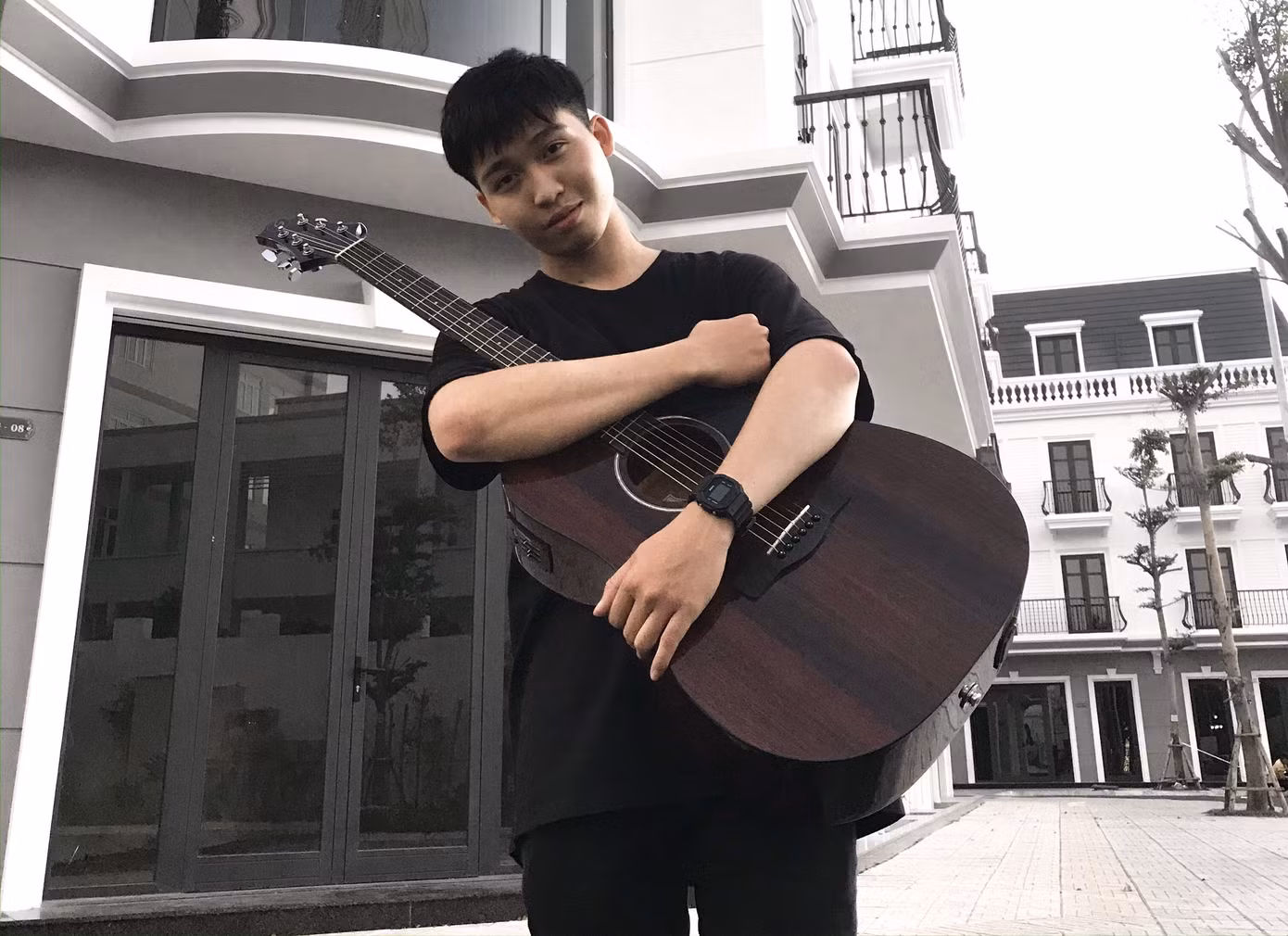 Chàng tiếp viên xe buýt điển trai mê sáng tác nhạc ảnh 1