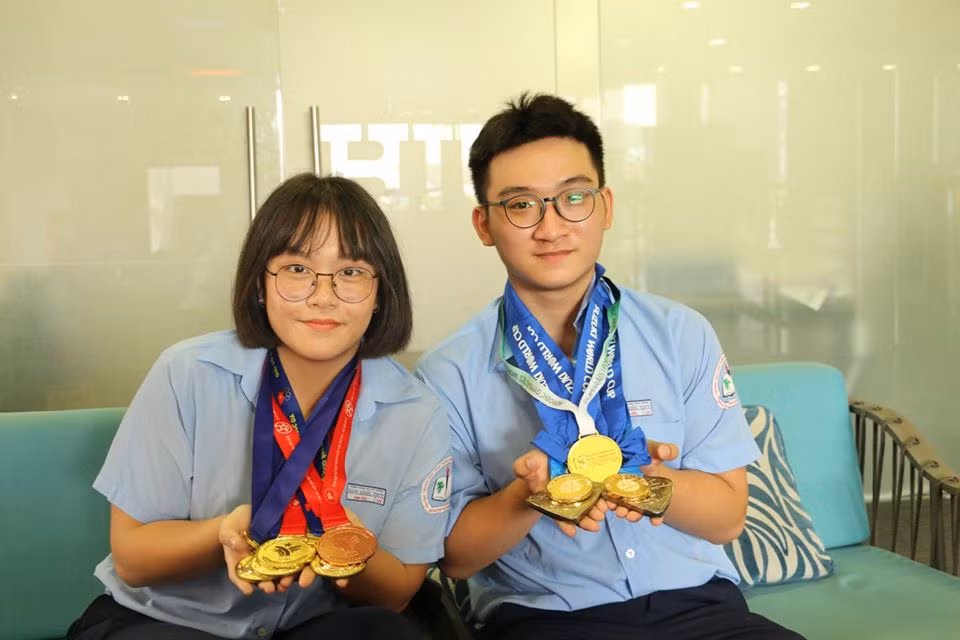 Trường ĐH Quốc tế Hồng Bàng trao học bổng cho hai Kiện tướng quốc gia ảnh 2