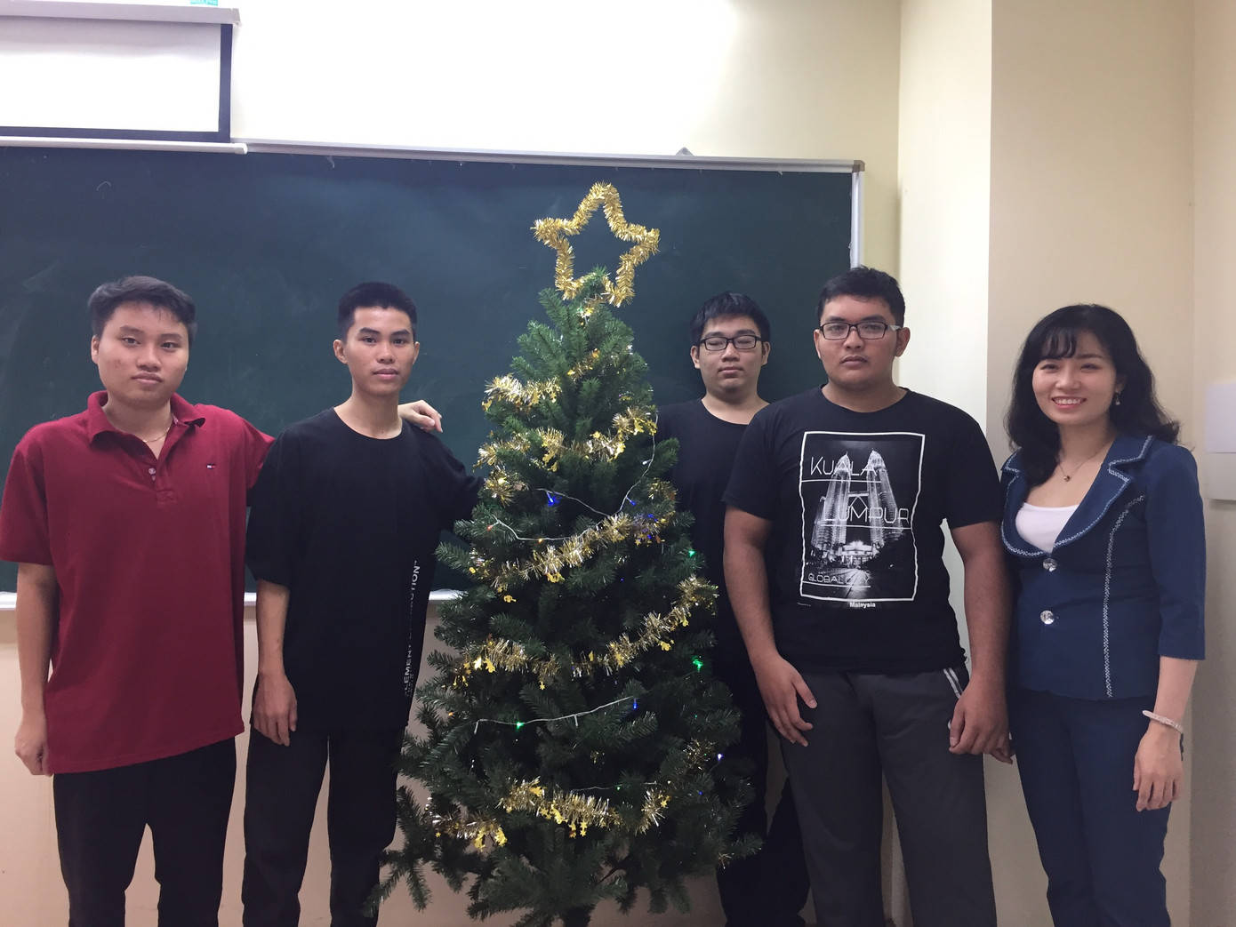 Cô giảng viên trẻ xinh đẹp, say nghề ảnh 2