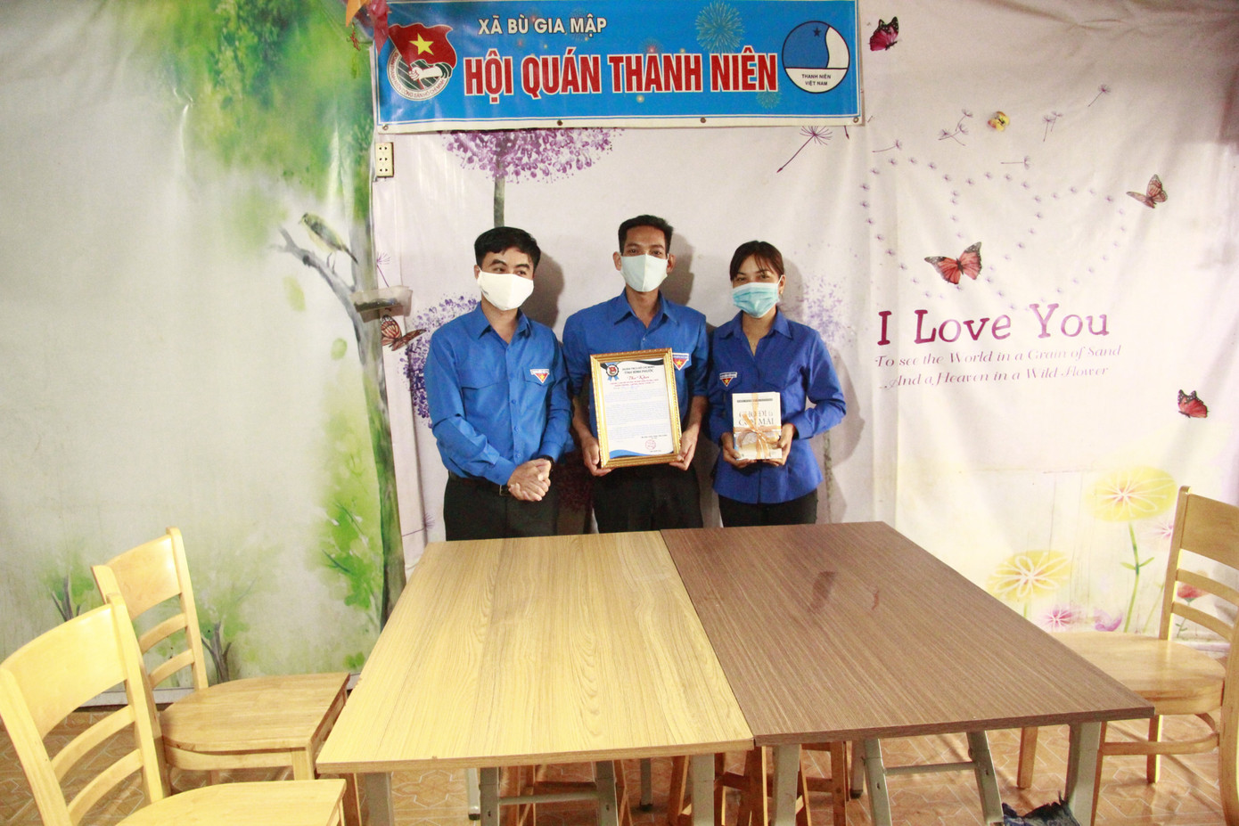 Tỉnh Đoàn Bình Phước khen thưởng cho 5 cặp đôi hoãn cưới chống dịch ảnh 1