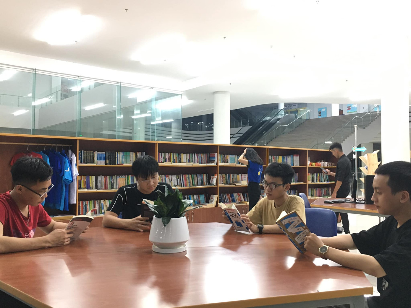 Hấp dẫn Ngày hội “Sách và bạn trẻ” tại Nhà văn hóa sinh viên TP. HCM ảnh 2