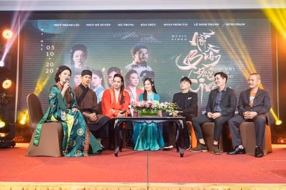 Nữ sinh viên chi 2 tỷ đồng cho MV ca nhạc của mình ảnh 1