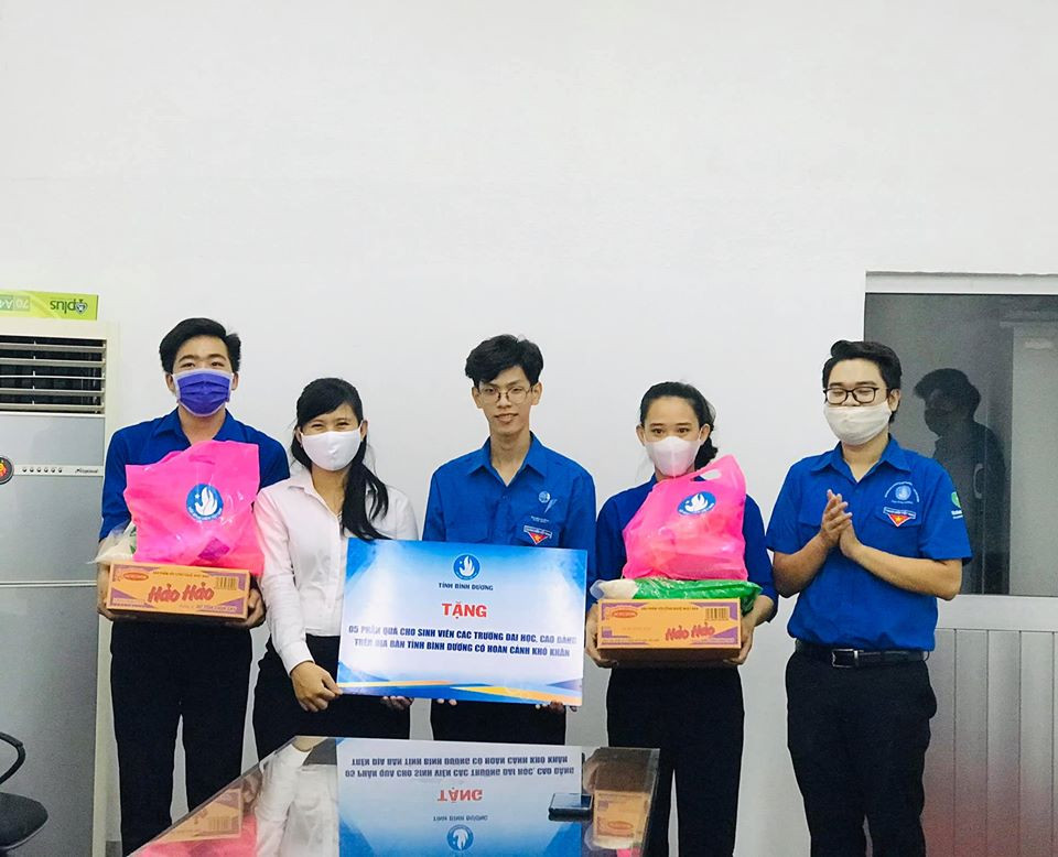Hội Sinh viên tỉnh Bình Dương tặng quà cho sinh viên bị ảnh hưởng bởi dịch COVID-19 ảnh 7