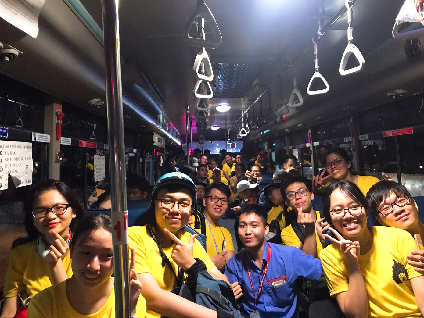 Chàng tiếp viên xe buýt điển trai mê sáng tác nhạc ảnh 2