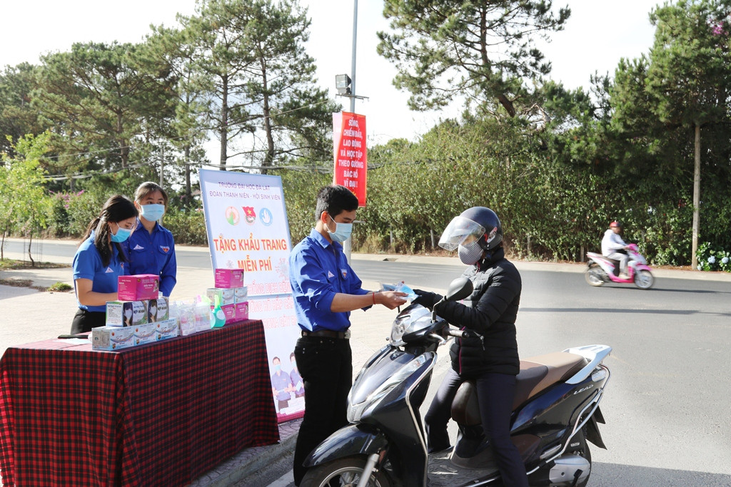 Sinh viên Đà Lạt với nhiều hoạt động phòng, chống dịch COVID-19 ảnh 3