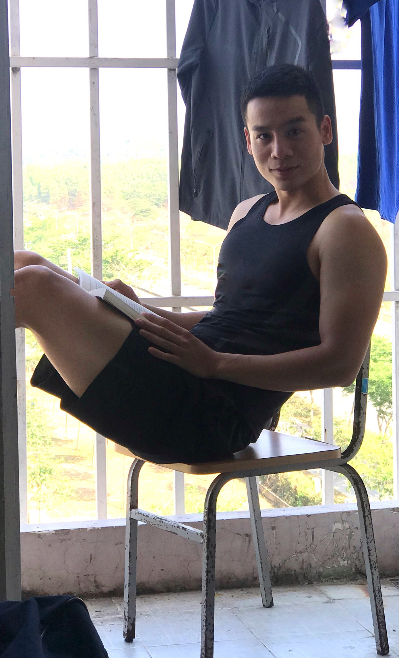 Nam vương Cao Xuân Tài kể chuyện cuộc sống trong Khu cách ly ảnh 7