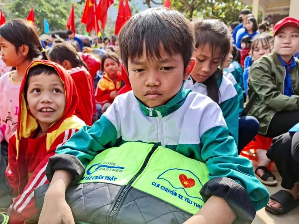 Những chuyến xe “San sẻ yêu thương cùng miền Trung” ảnh 2