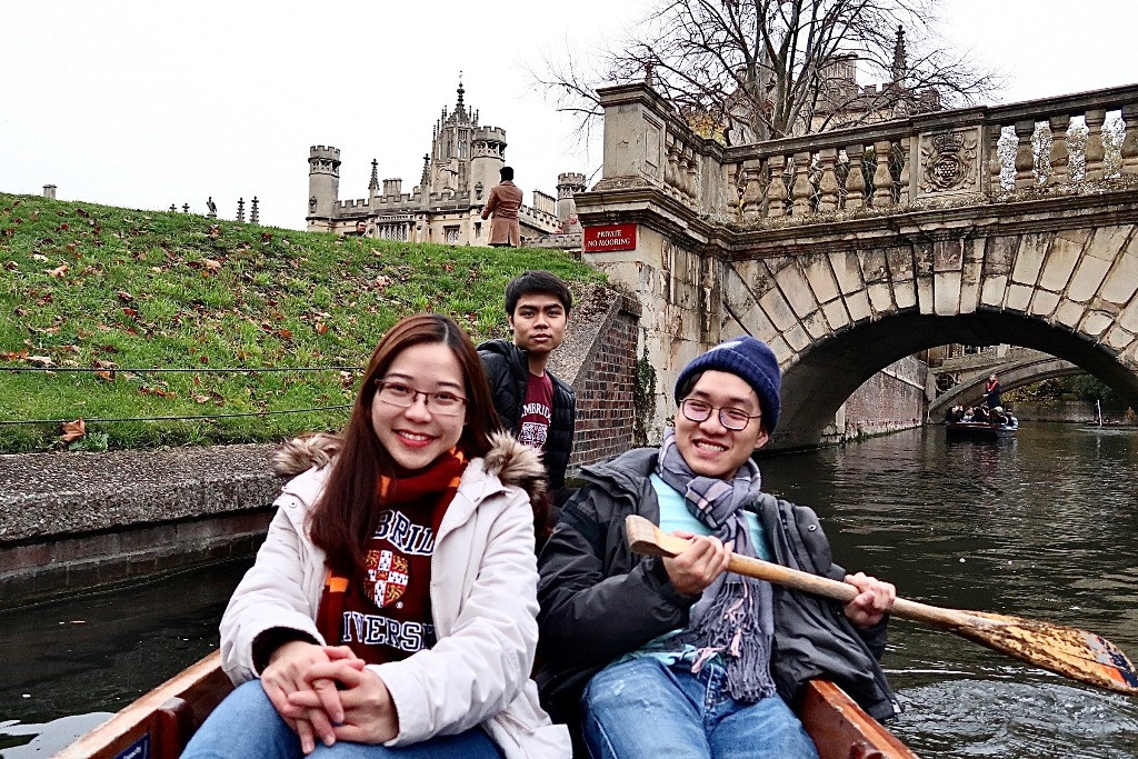 Nữ du học sinh Việt Nam gây chú ý với khóa luận "thời sự" về COVID-19 ảnh 2