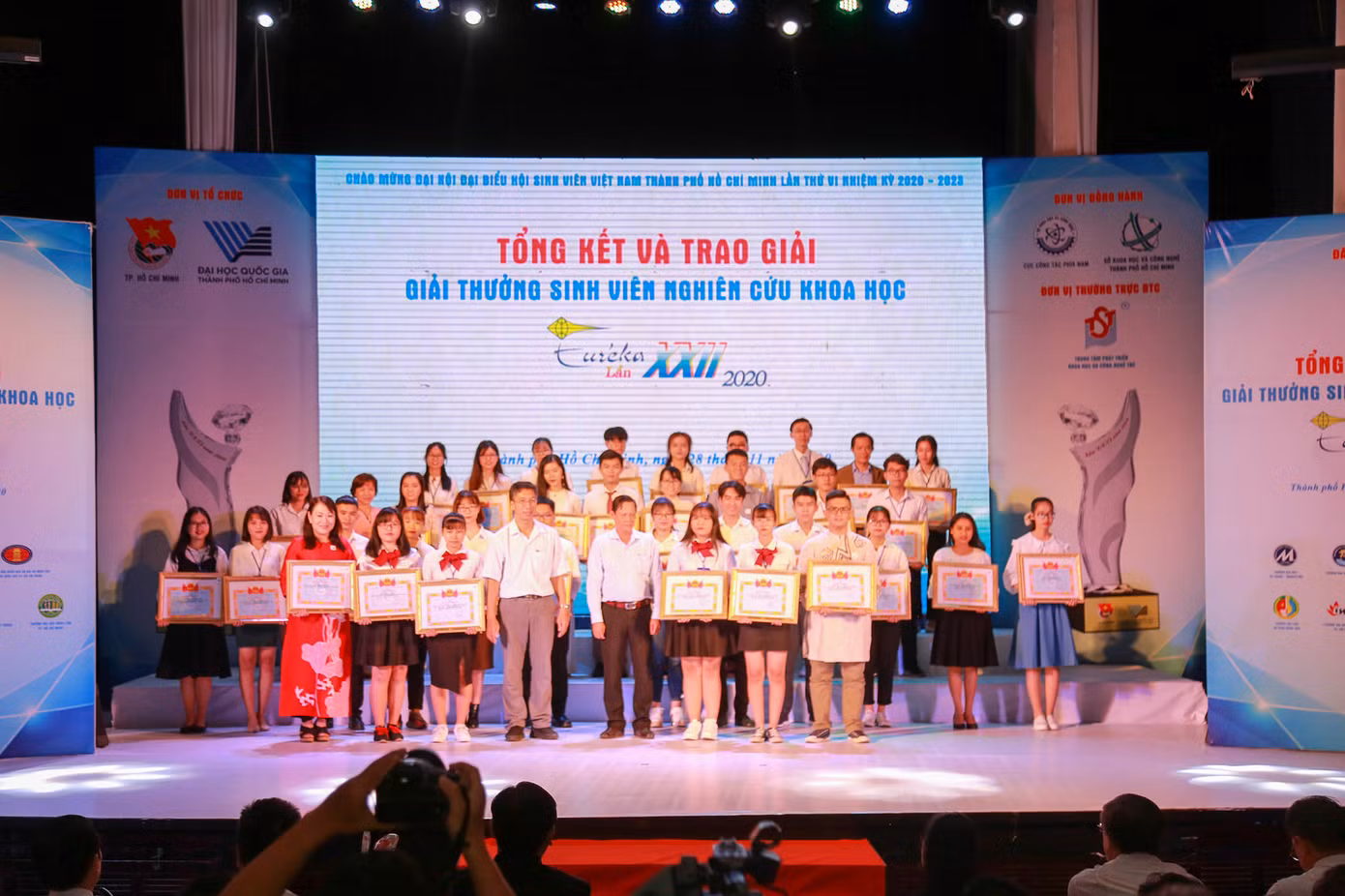 Nghiên cứu dòng chảy văn hóa dân gian trong Rap Việt giành giải Nhì Euréka ảnh 2