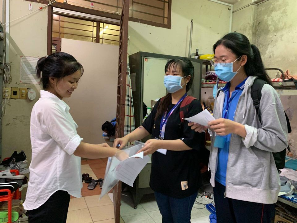 Sinh viên KTX ĐHQG TP. HCM ủng hộ bà con miền Trung gần 400 triệu đồng ảnh 7