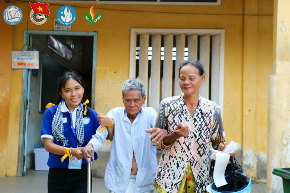 Sinh viên tình nguyện ĐH Y - Dược TP. HCM khám, phát thuốc miễn phí cho người dân Bến Tre ảnh 4