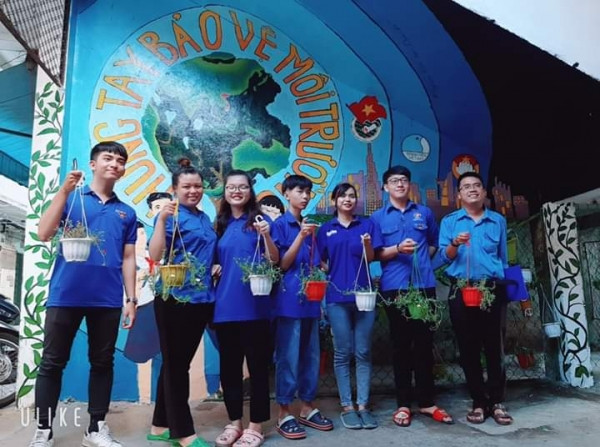 Các bạn trẻ cùng hưởng ứng chiến dịch “Thành phố xanh” ảnh 3