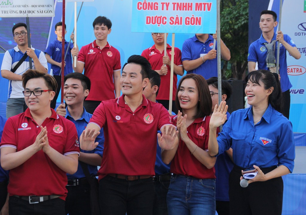 TP. HCM: Hoa hậu H'Hen Niê “tiếp lửa” trong Lễ ra quân Chiến dịch tình nguyện Hè 2020 ảnh 2