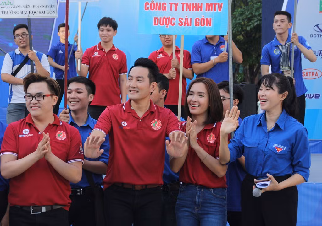 TP. HCM: Hoa hậu H'Hen Niê “tiếp lửa” trong Lễ ra quân Chiến dịch tình nguyện Hè 2020 ảnh 2