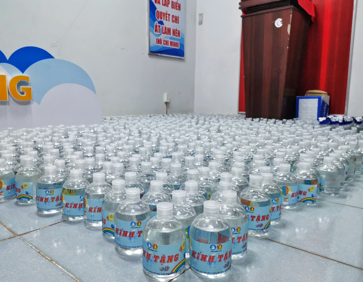 Sản xuất nước rửa tay tặng các trường mầm non ảnh 13