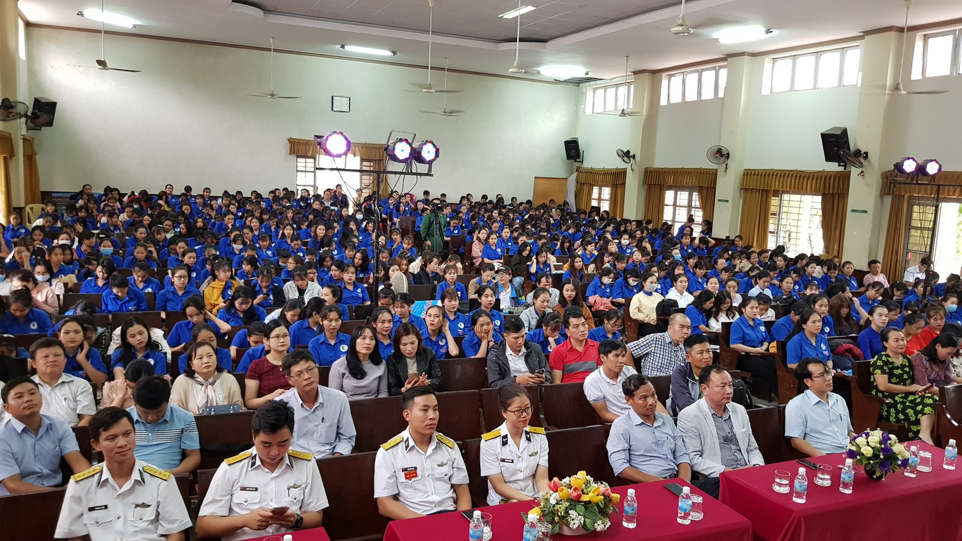 Đoàn trường CĐSP Trung ương Nha Trang tổ chức chuyên đề biển, đảo Việt Nam ảnh 1