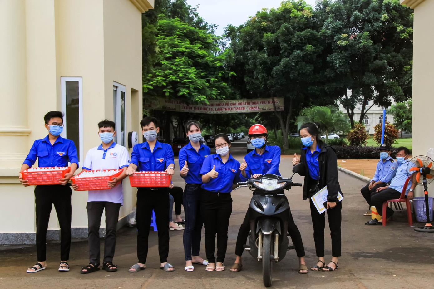 Tuổi trẻ ĐH Công nghệ Miền Đông tích cực chung tay đẩy lùi COVID-19 ảnh 2