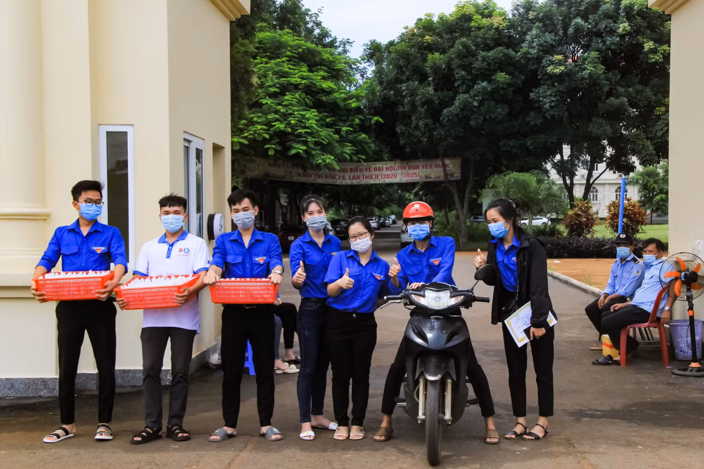 Tuổi trẻ ĐH Công nghệ Miền Đông tích cực chung tay đẩy lùi COVID-19 ảnh 2