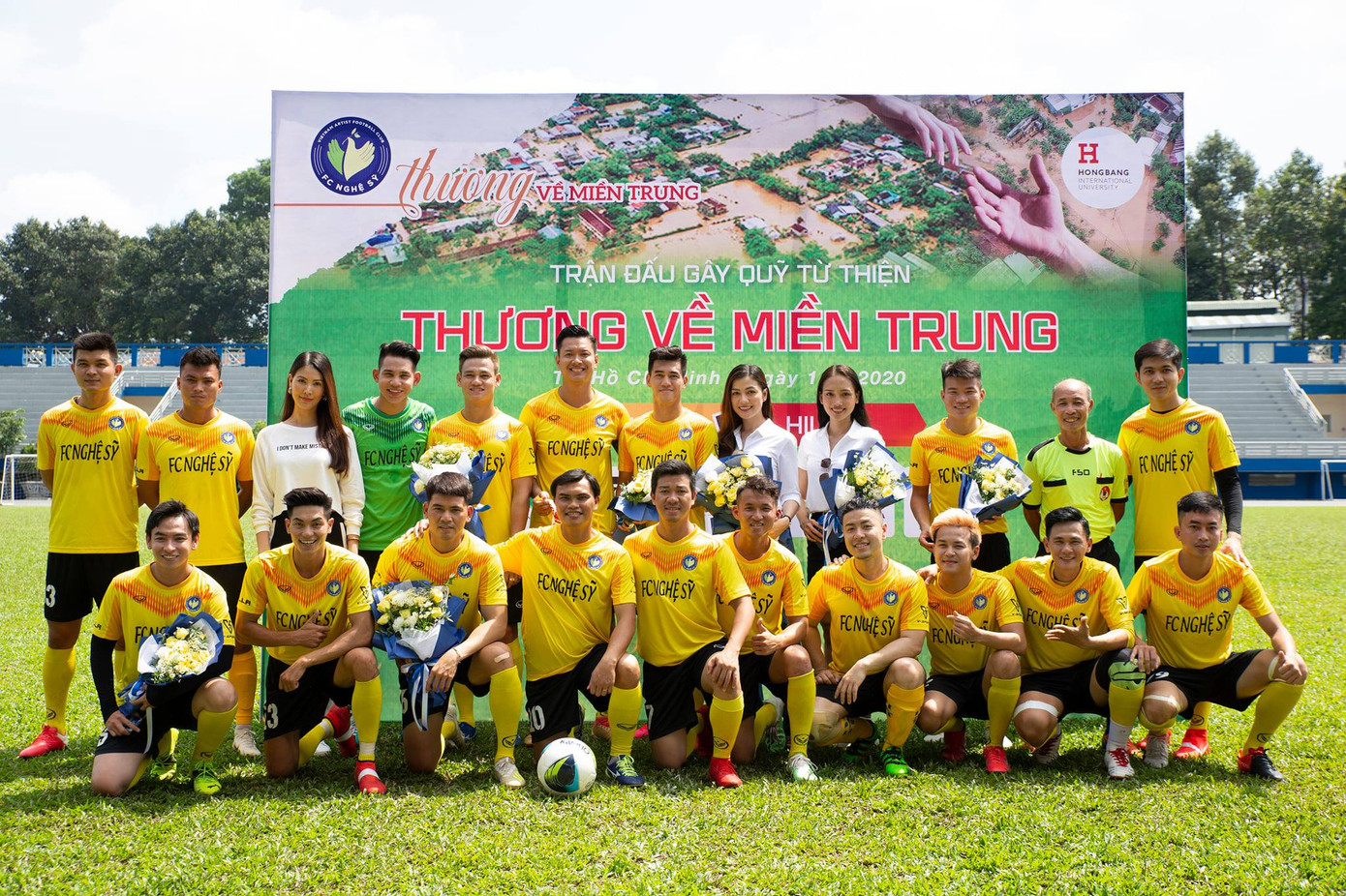 Tổ chức trận bóng nhằm gây quỹ ủng hộ đồng bào miền Trung ảnh 9