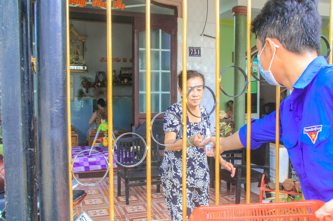 Tuổi trẻ ĐH Công nghệ Miền Đông tích cực chung tay đẩy lùi COVID-19 ảnh 15