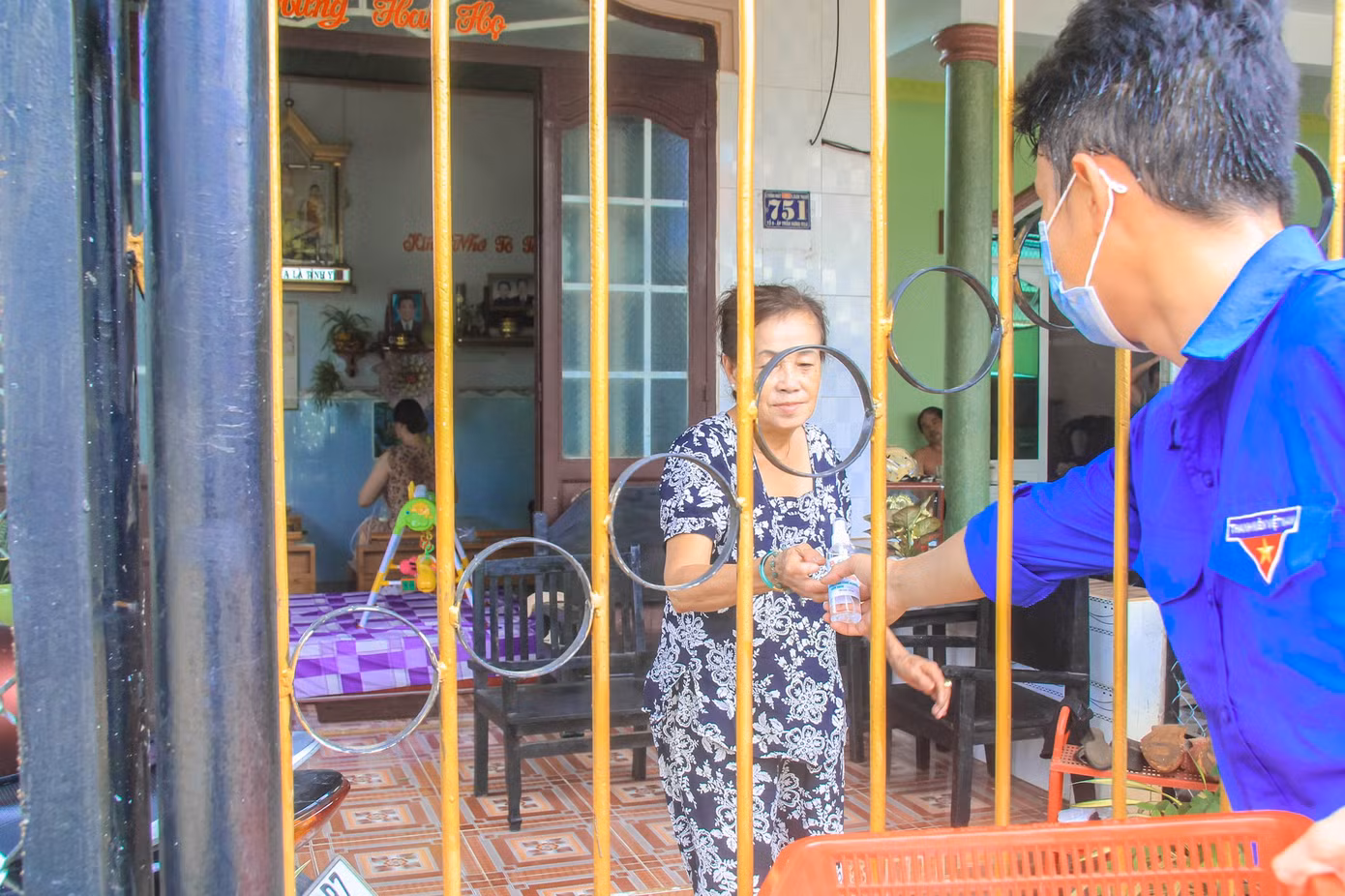 Tuổi trẻ ĐH Công nghệ Miền Đông tích cực chung tay đẩy lùi COVID-19 ảnh 15