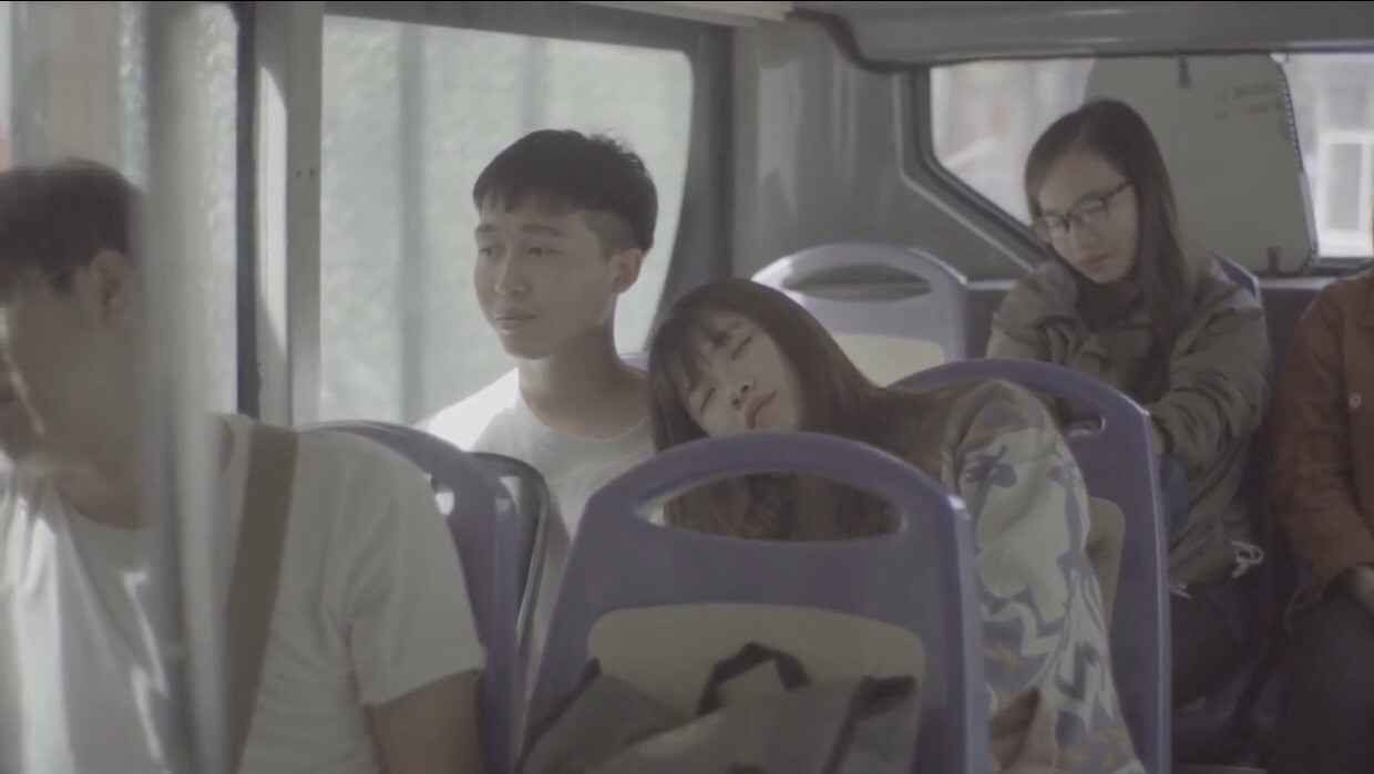 Chàng tiếp viên xe buýt điển trai mê sáng tác nhạc ảnh 4