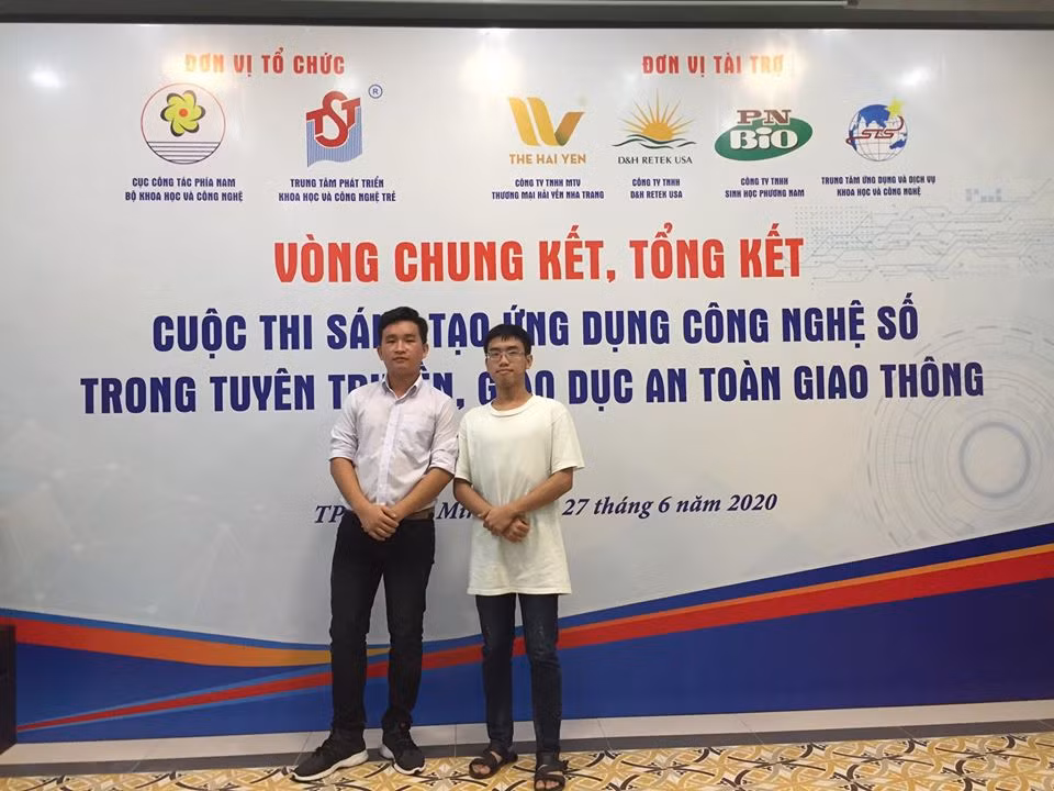 Sáng tạo ứng dụng phát hiện vi phạm vượt đèn đỏ ảnh 1