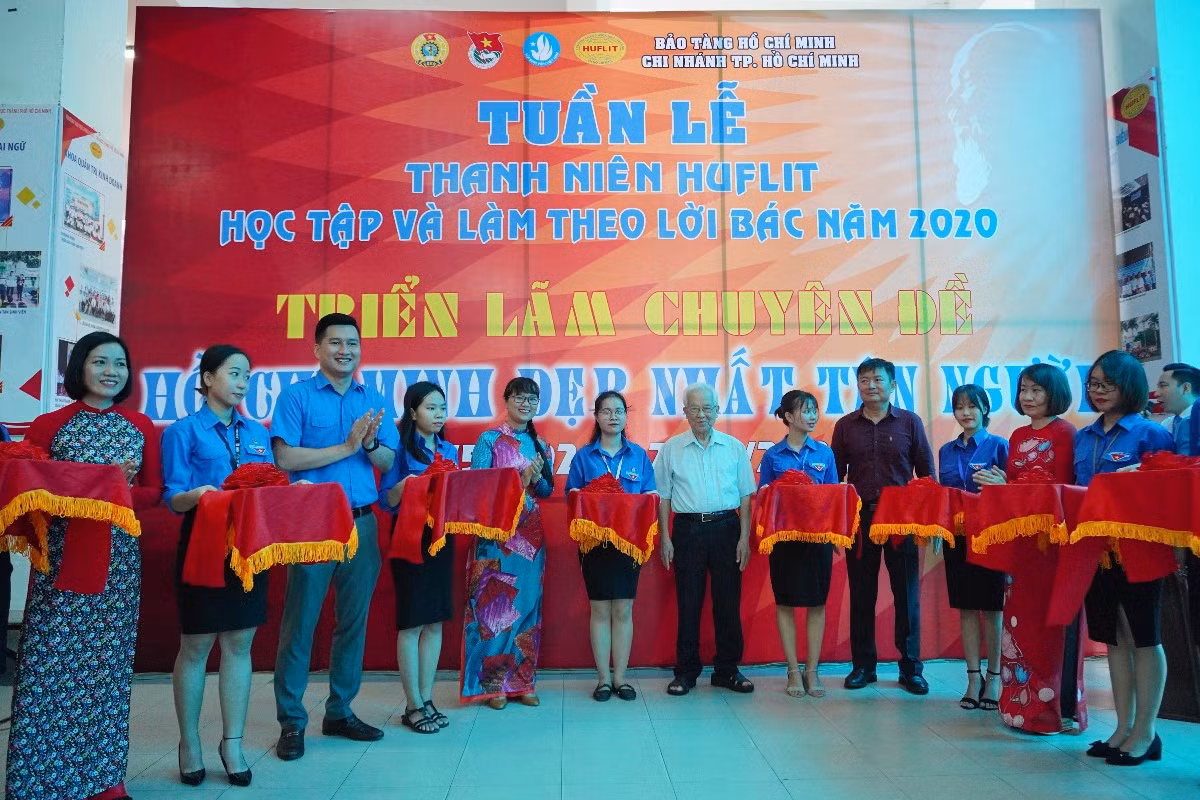 Khai mạc triển lãm chuyên đề “Hồ Chí Minh đẹp nhất tên Người” ảnh 1