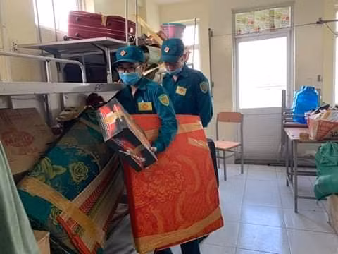 ĐHQG TP. HCM: Tăng cường tình nguyện viên hỗ trợ dọn dẹp ký túc xá đón sinh viên ảnh 1