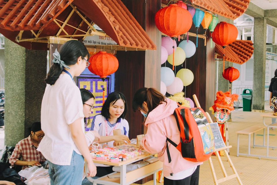 Những thầy cô Y khoa của “Lớp học cổ tích” ảnh 5