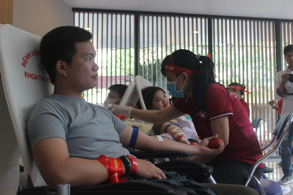 Tưng bừng ngày hội hiến máu “Chủ Nhật Đỏ” lần thứ XII, tại Bình Dương ảnh 17