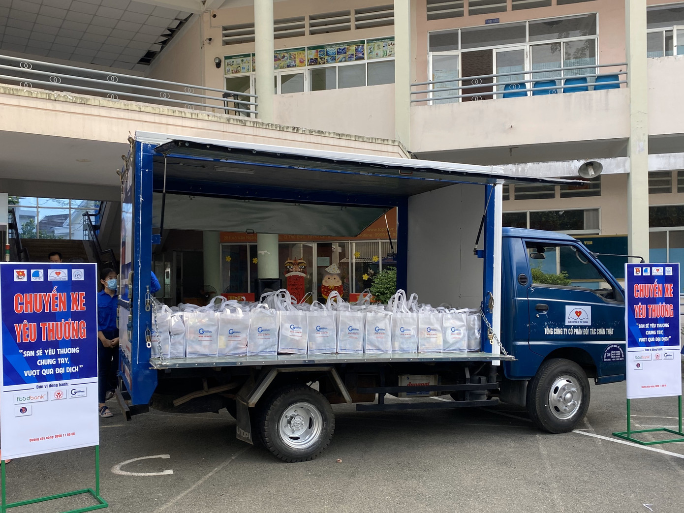 Ra mắt CLB Công tác xã hội “Chuyến xe yêu thương” ảnh 9