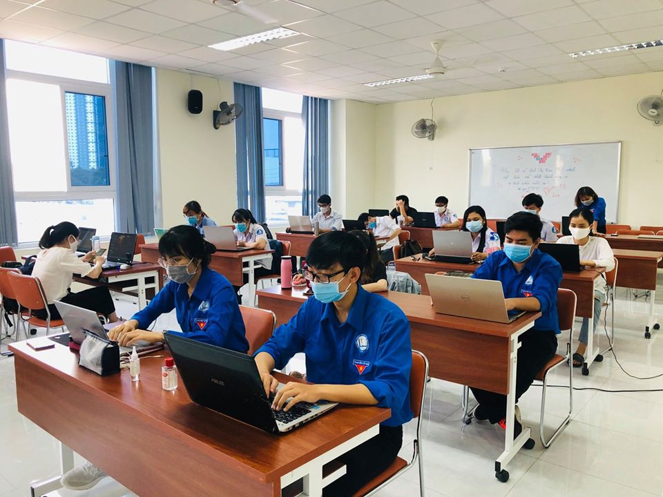 TP. HCM: Tặng quà cho sinh viên tuyến đầu chống dịch ảnh 1