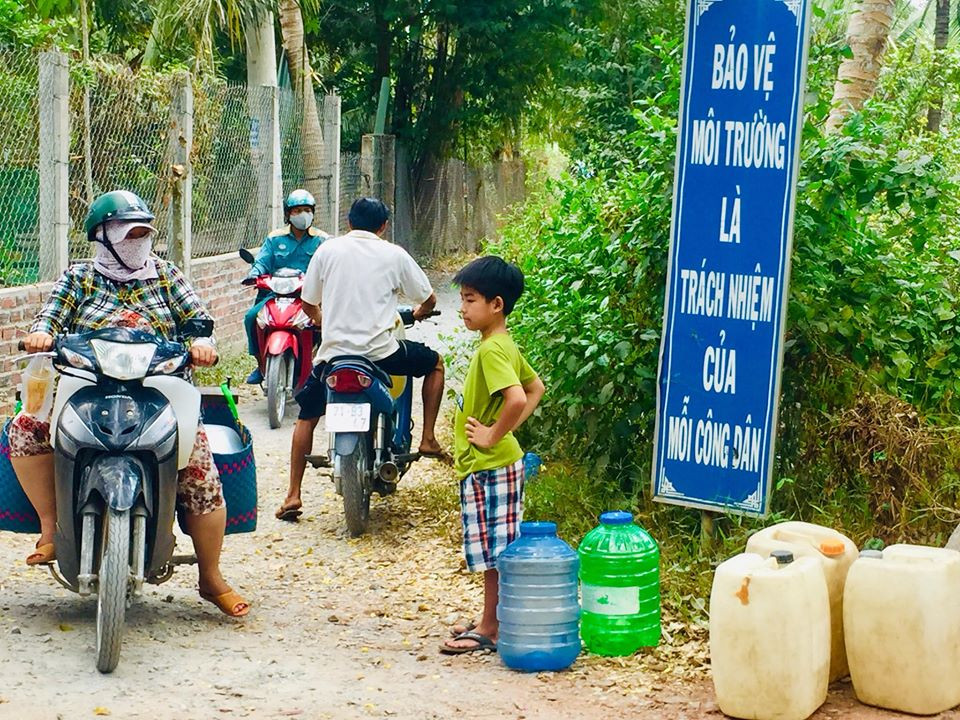 TP.HCM: Nhóm bạn trẻ chung tay tiếp nước sạch cho người dân Bến Tre ảnh 3