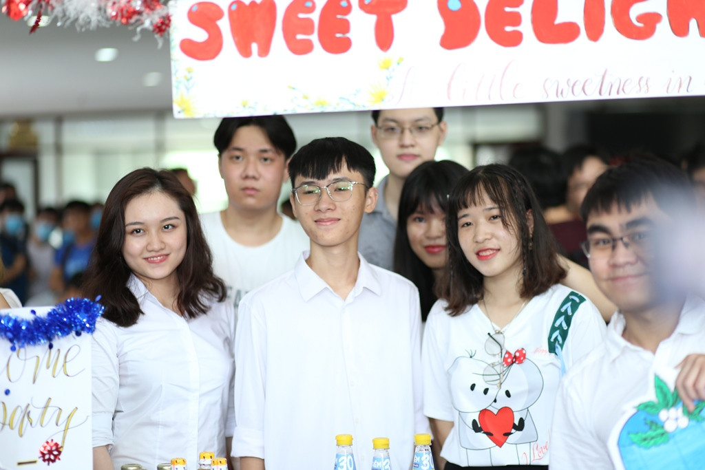 Hoa hậu Tiểu Vy đồng hành với “Phiên chợ 0 đồng” dành cho sinh viên ảnh 6